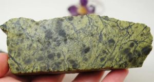 Какие бывают украшения из змеевика