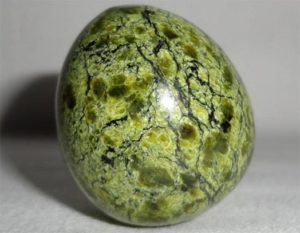 Какие бывают украшения из змеевика