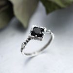 Серебряное кольцо с ониксом