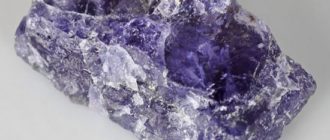 Камень кордиерит