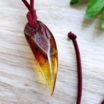 кулоны и подвески с янтарём