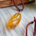 кулоны и подвески с янтарём